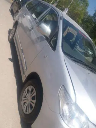 Toyota Innova 2.5 ZX 7 STR BS IV 2014