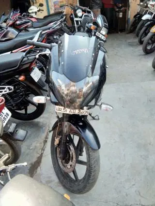 Bajaj Pulsar 220cc 2010