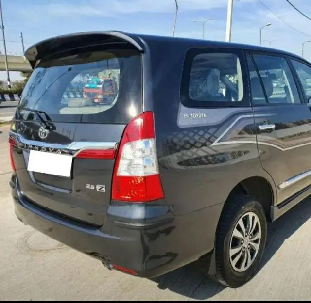 Toyota Innova 2.5 ZX 7 STR BS IV 2015