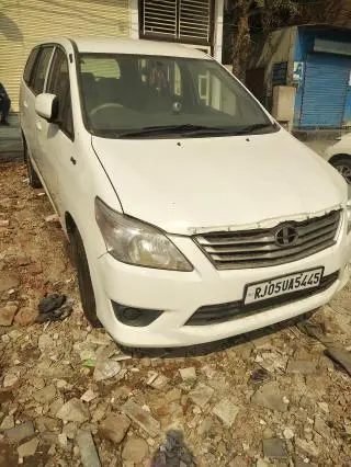 Toyota Innova 2.5 G 2014