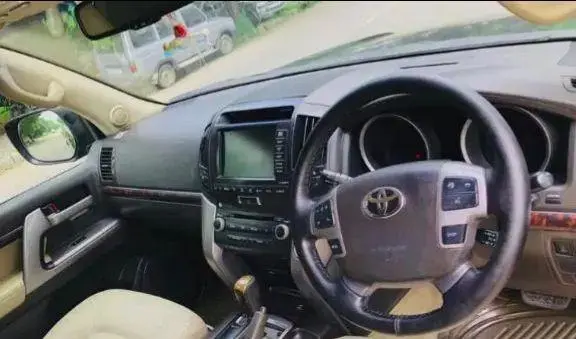 Toyota Land Cruiser LC200 VX 2011