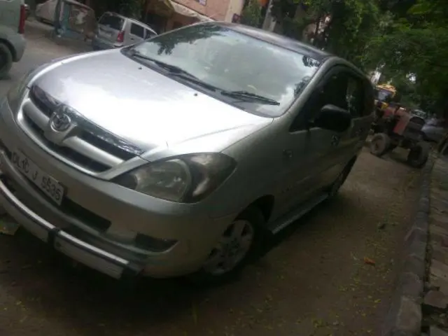 Toyota Innova 2.5 E 2007