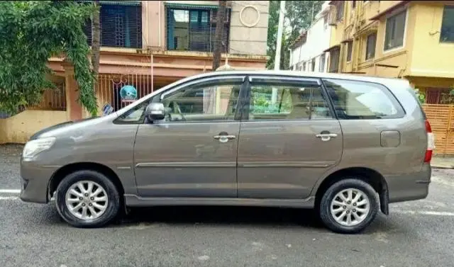 Toyota Innova 2.5 ZX 7 STR BS IV 2015