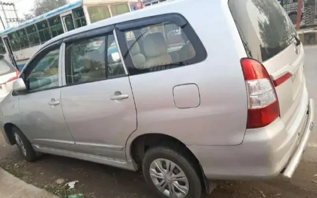 Toyota Innova 2.5 ZX 7 STR BS IV 2015