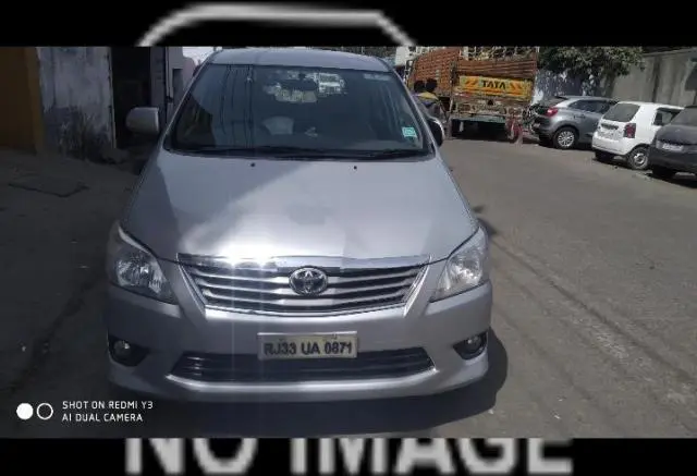 Toyota Innova 2.5 V 7 STR 2012