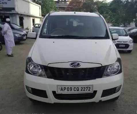 Mahindra Quanto C8 2013
