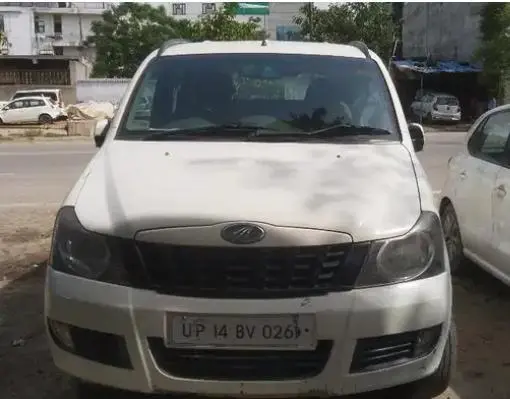 Mahindra Quanto C8 2012