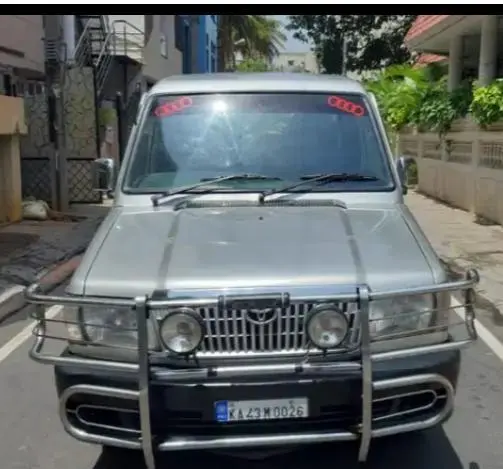 Toyota Qualis GS C4 2005