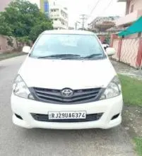 Toyota Innova 2.5 E 8 STR 2011
