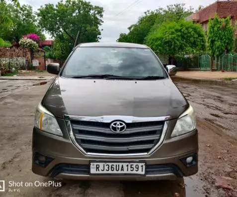 Toyota Innova 2.5 G 8 STR BS IV 2015
