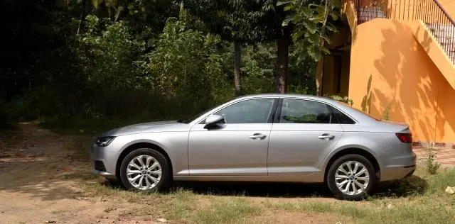 Audi A4 35 TDI Premium + Sunroof 2017