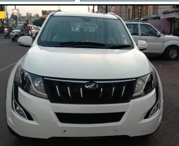 Mahindra XUV500 W10 2017