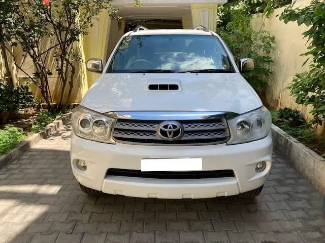 Toyota Fortuner 2.8 4x4 MT 2011