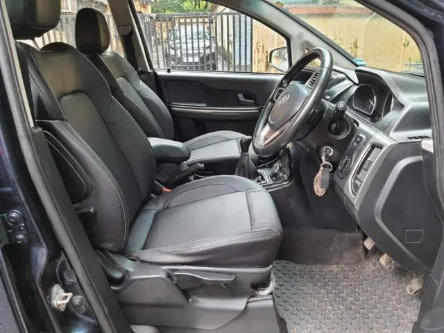 Tata Hexa XT 4x2 7 STR 2017