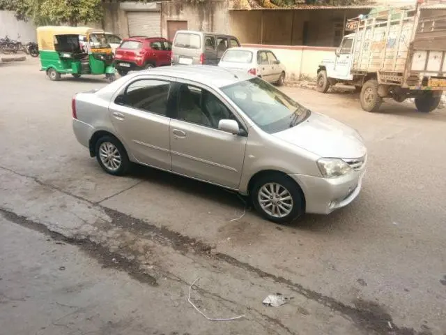 Toyota Etios V 2011