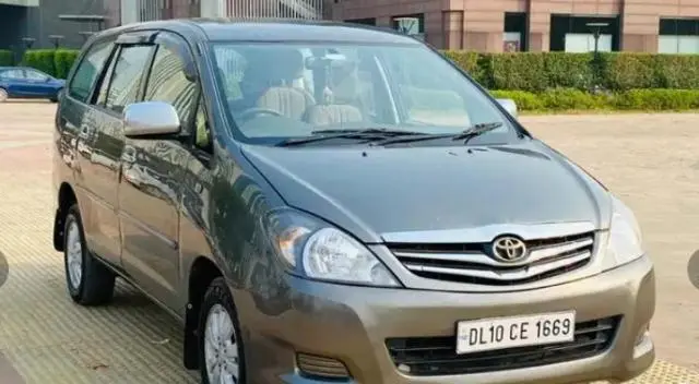 Toyota Innova 2.5 V 7 STR 2012