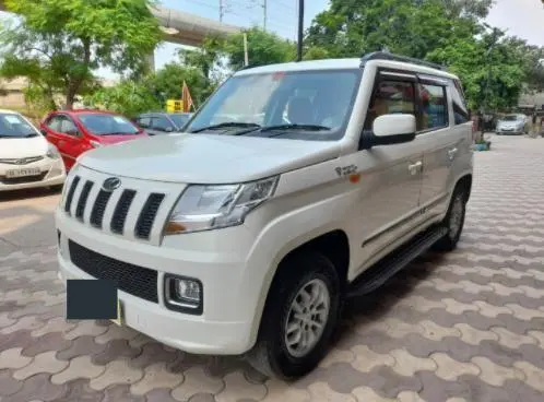 Mahindra TUV300 T8 2015
