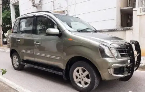 Mahindra Quanto C8 2012