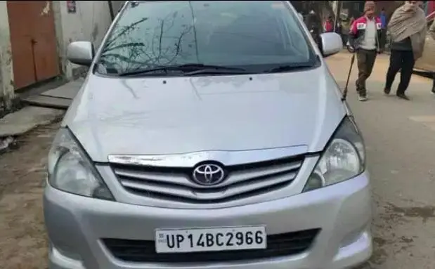 Toyota Innova 2.5 E 8 STR 2010
