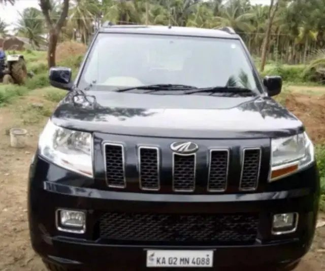 Mahindra TUV300 T10 2018