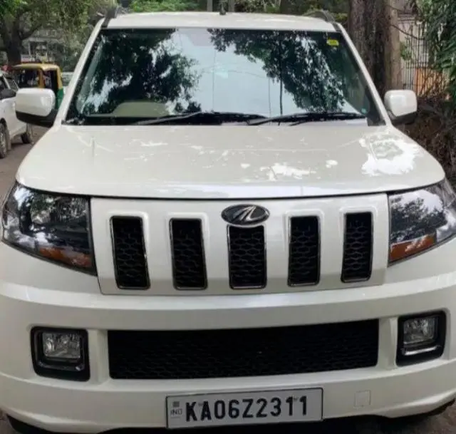 Mahindra TUV300 T10 2019