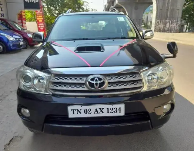 Toyota Fortuner 3.0 4X4 MT 2010