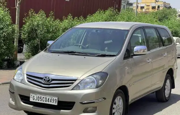 Toyota Innova 2.5 V 7 STR 2011