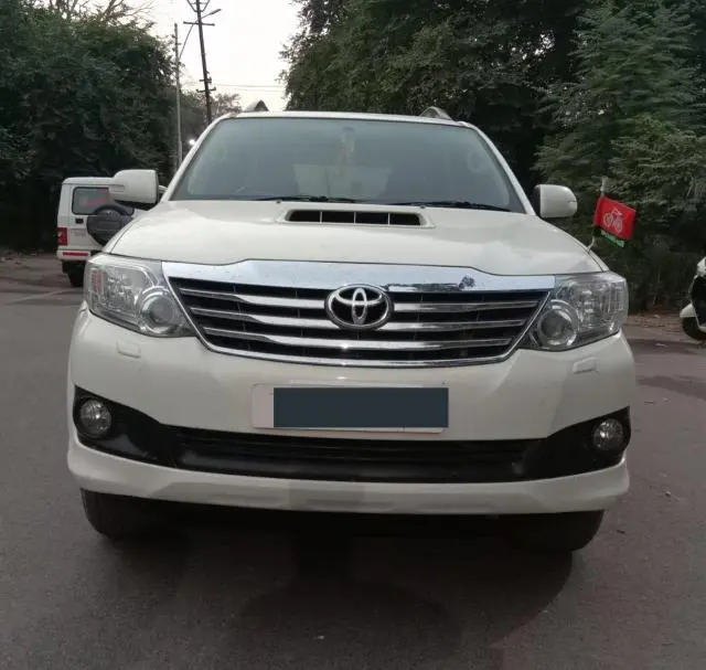 Toyota Fortuner 3.0 4X4 MT 2014