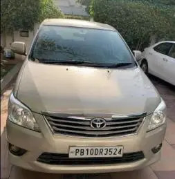 Toyota Innova 2.0 VX 8 STR 2012