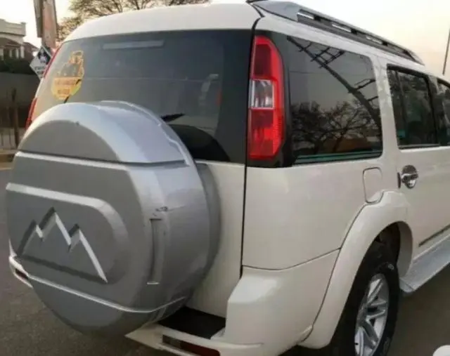 Ford Endeavour 2.5L 4x4 MT 2013