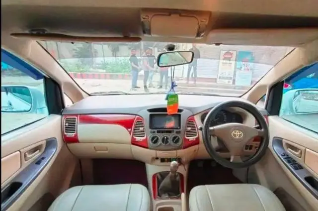 Toyota Innova 2.5 VX 8 STR BS III 2010