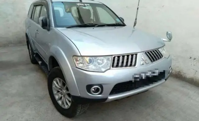 Mitsubishi Pajero Sport 2.5 AT 2015