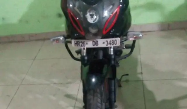 Bajaj Pulsar 220F 2017