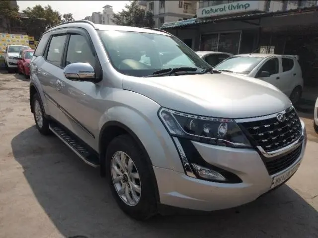 Mahindra XUV500 W9 2018