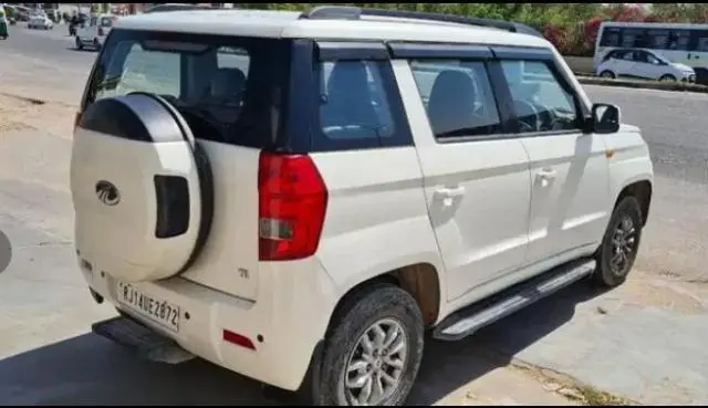 Mahindra TUV300 T8 2015