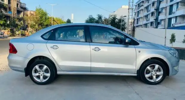 Skoda Rapid Elegance 1.6 TDI CR MT 2015
