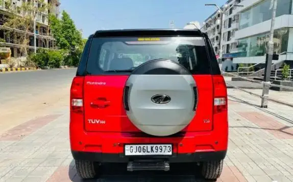 Mahindra TUV300 T10 2019