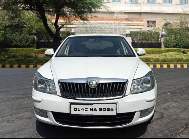 Skoda Laura ELEGANCE 2.0 TDI CR MT 2011