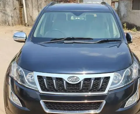 Mahindra XUV500 W10 2015