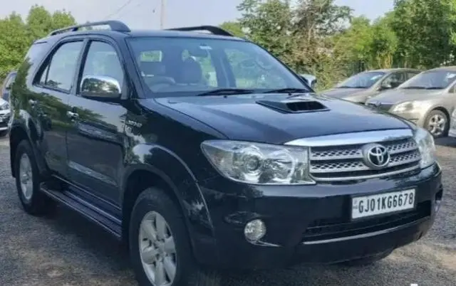 Toyota Fortuner 3.0 4X4 MT 2010
