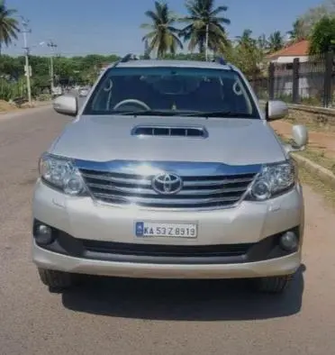 Toyota Fortuner 3.0 4x2 MT 2012