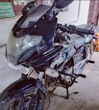 Bajaj Pulsar 220cc 2014
