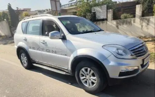 Mahindra Ssangyong Rexton RX7 2013