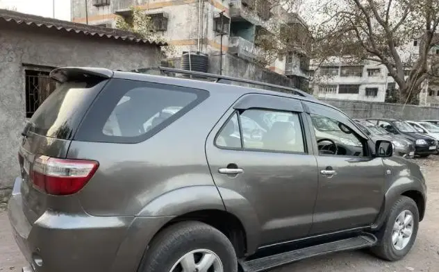 Toyota Fortuner 3.0 4X4 MT 2010