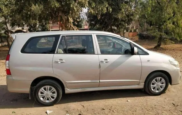 Toyota Innova 2.5 G 8 STR BS IV 2014