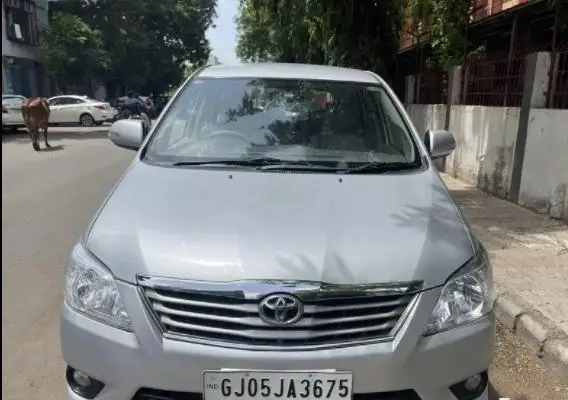 Toyota Innova 2.5 V 8 STR 2012
