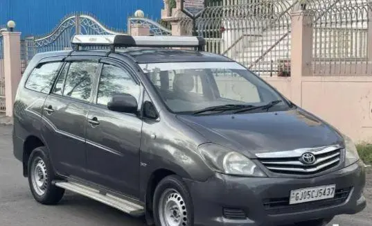 Toyota Innova 2.5 GX 8 STR BS III 2008