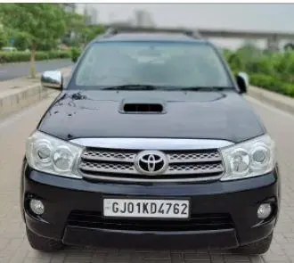 Toyota Fortuner 3.0 4X4 MT 2010