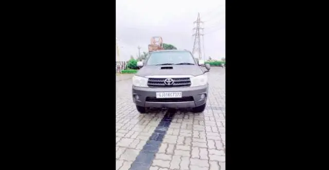 Toyota Fortuner 3.0 4X4 MT 2010