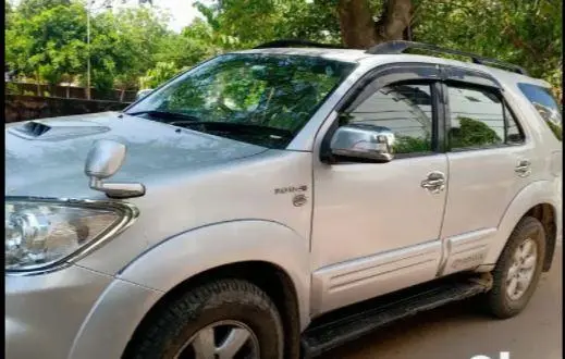 Toyota Fortuner 2.8 4x2 MT 2011